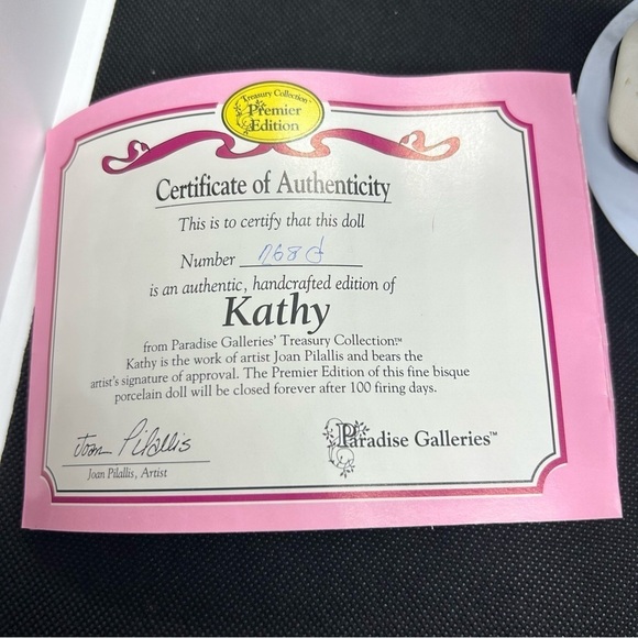 Paradise Galleries "Kathy" porcelain collectible doll - Picture 6 of 7